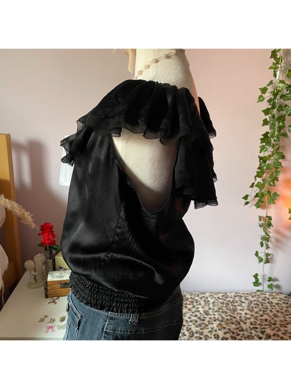 2000s Bebe black ruffled satin blouse - Picture 3 of 8